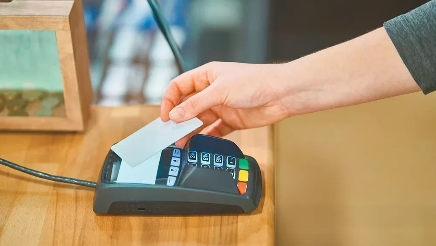 Πότε θα μπει τέλος στα «χαρτάκια» από POS χωρίς αποδείξεις