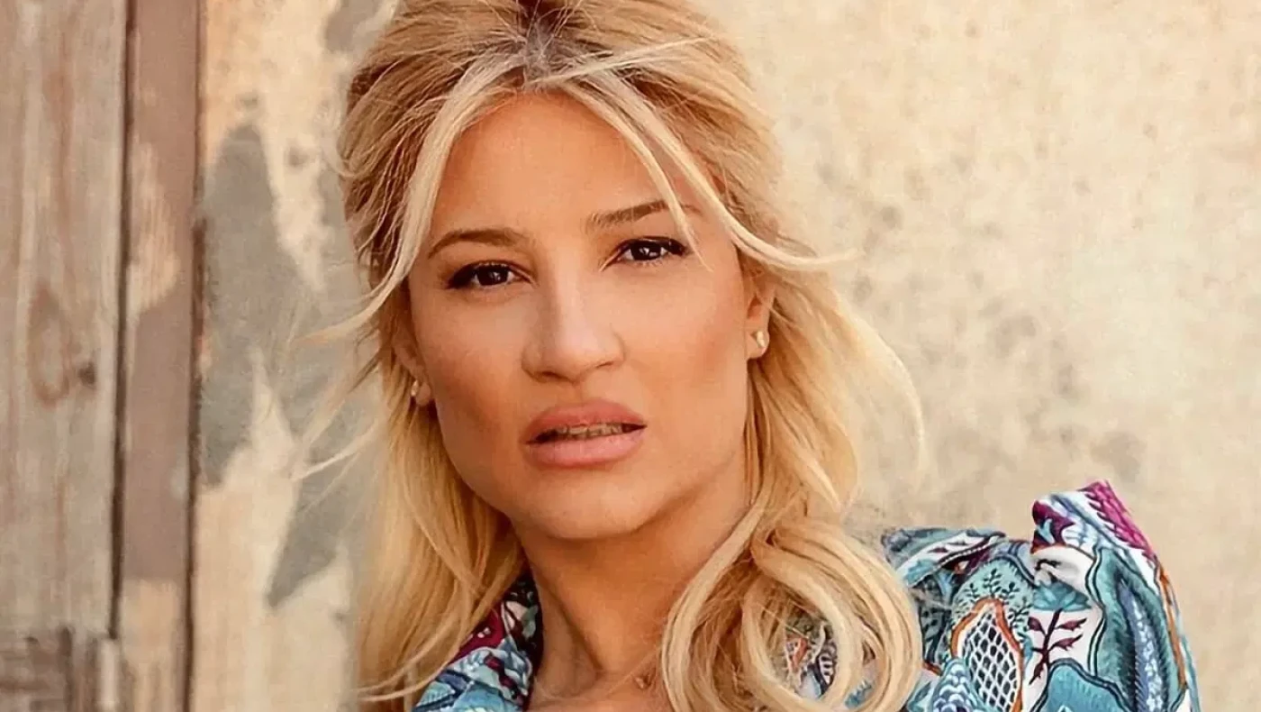 Φαίη Σκορδά: «Αν ήμουν άνδρας, μία γυναίκα σαν και εσένα θα ερωτευόμουν»