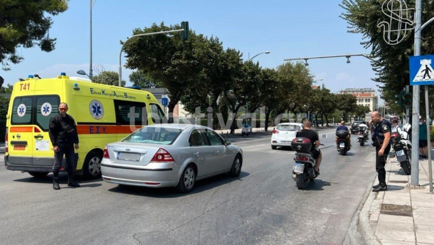 ΠΡΙΝ ΛΙΓΟ: Τροχαίο με μηχανή στο κέντρο της Θεσσαλονίκης