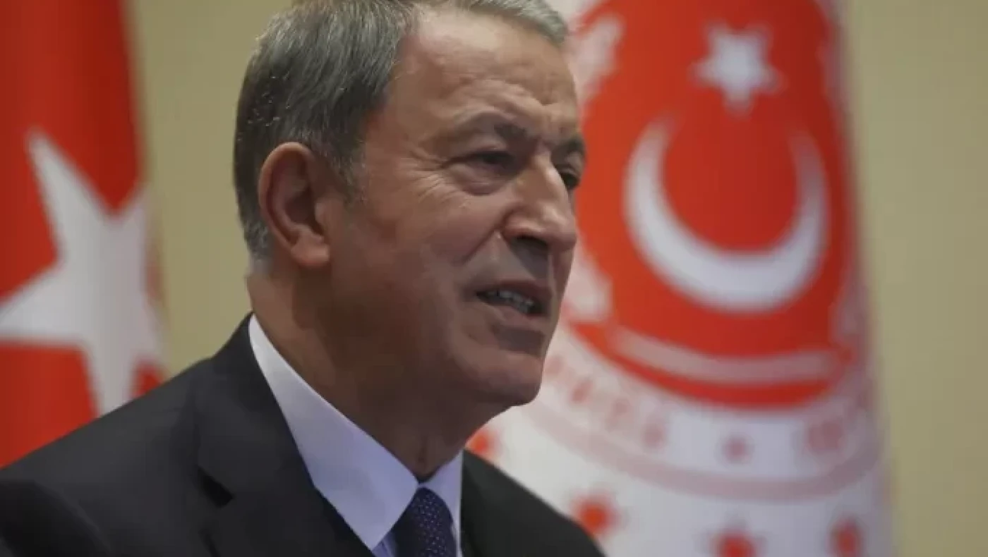 «Έσκασε» ο Ακάρ: «Απαράδεκτο να κατέβει το tweet του ΝΑΤΟ για την κακομαθημένη Ελλάδα»