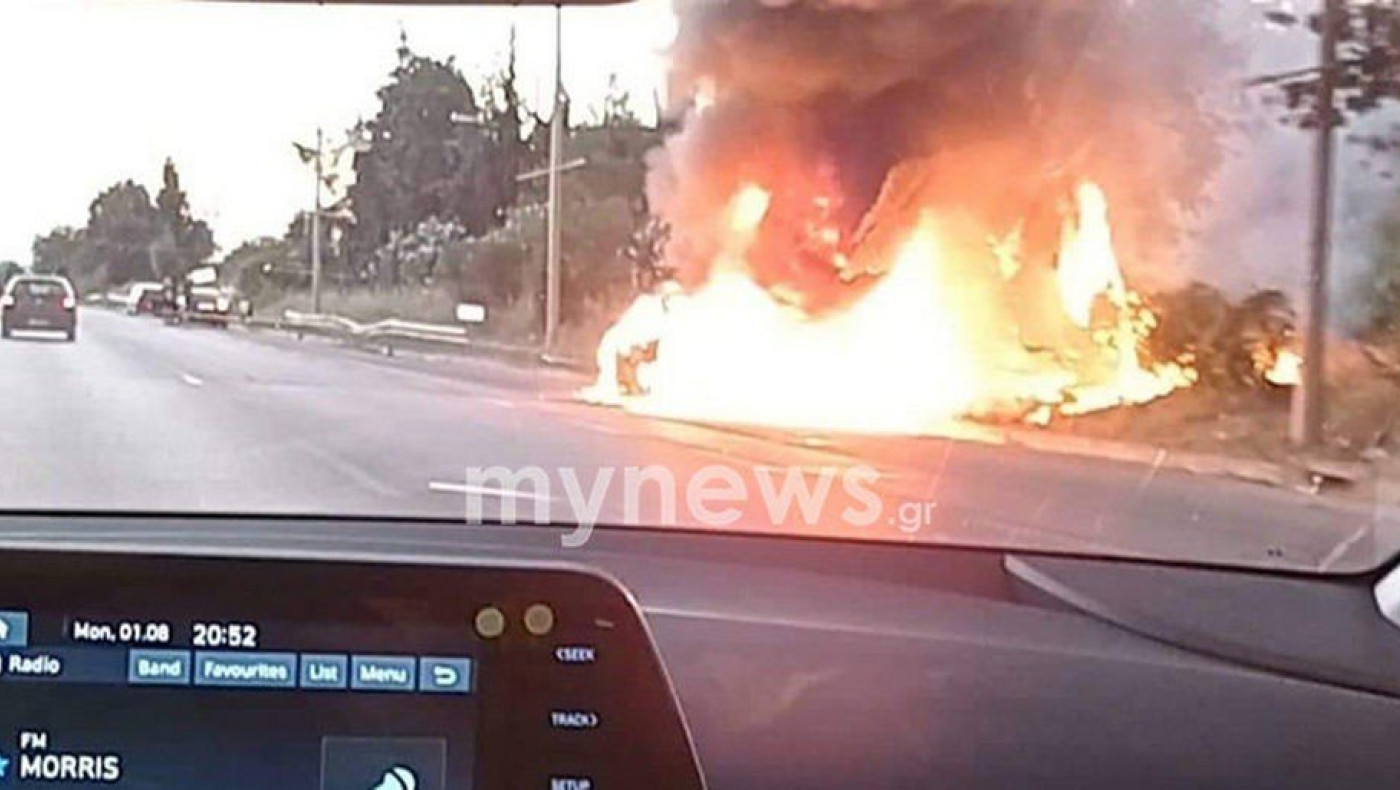 Θεσσαλονίκη: Αυτοκίνητο τυλίχθηκε στις φλόγες στο ύψος του Mediterranean Cosmos!