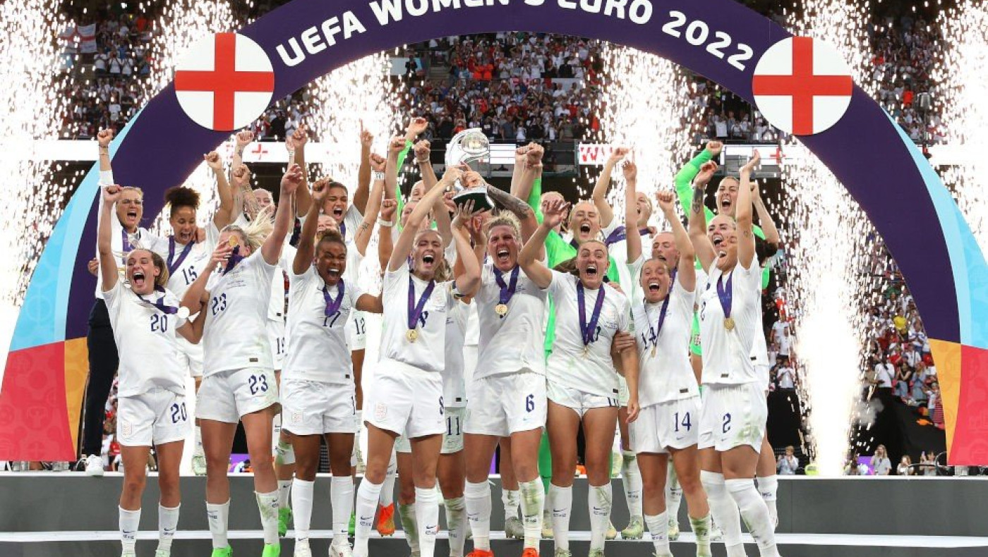 Πρωταθλήτρια Ευρώπης η Αγγλία, νικώντας 2-1 τη Γερμανία