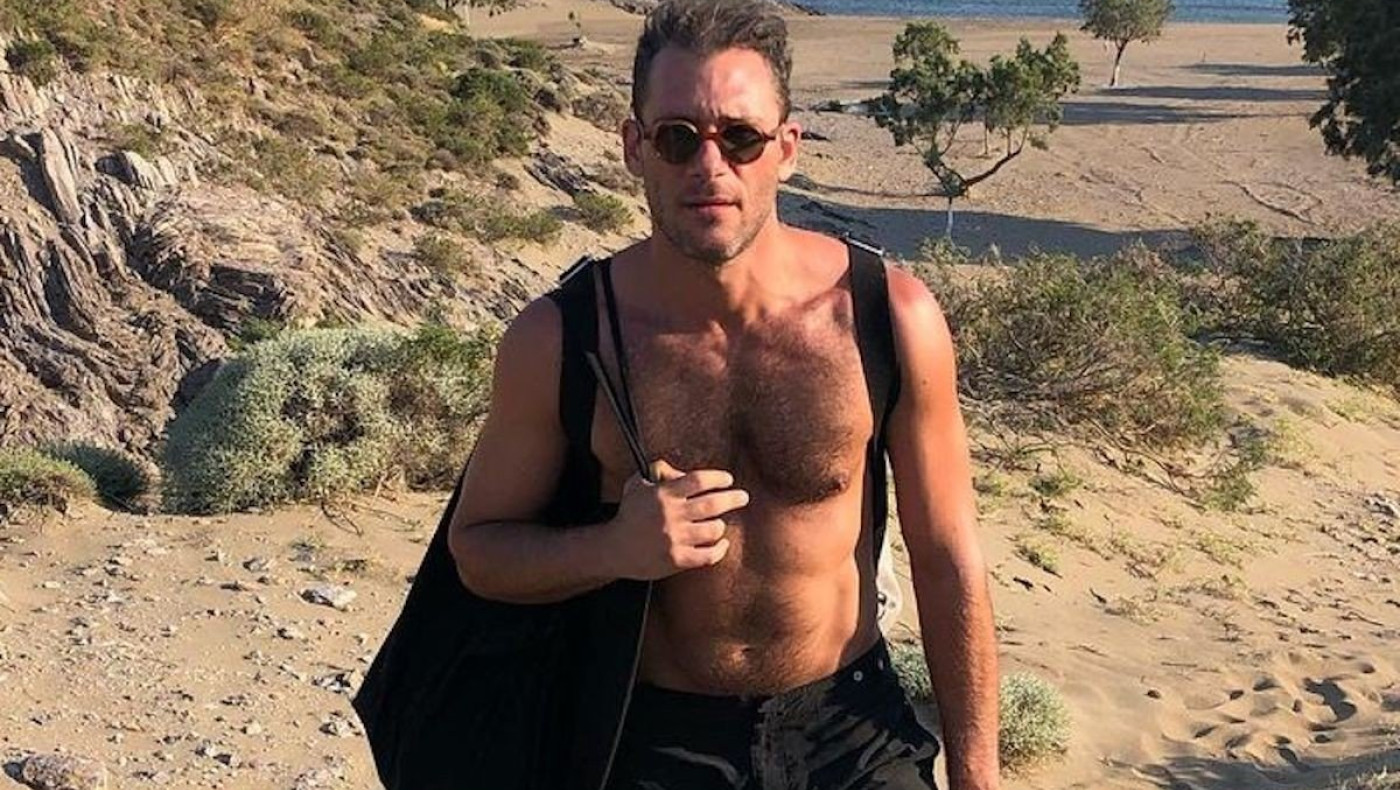 Αντίνοος Αλμπάνης: Το Instagram του κατέβασε την γυμνή φωτογραφία και αυτός αντέδρασε