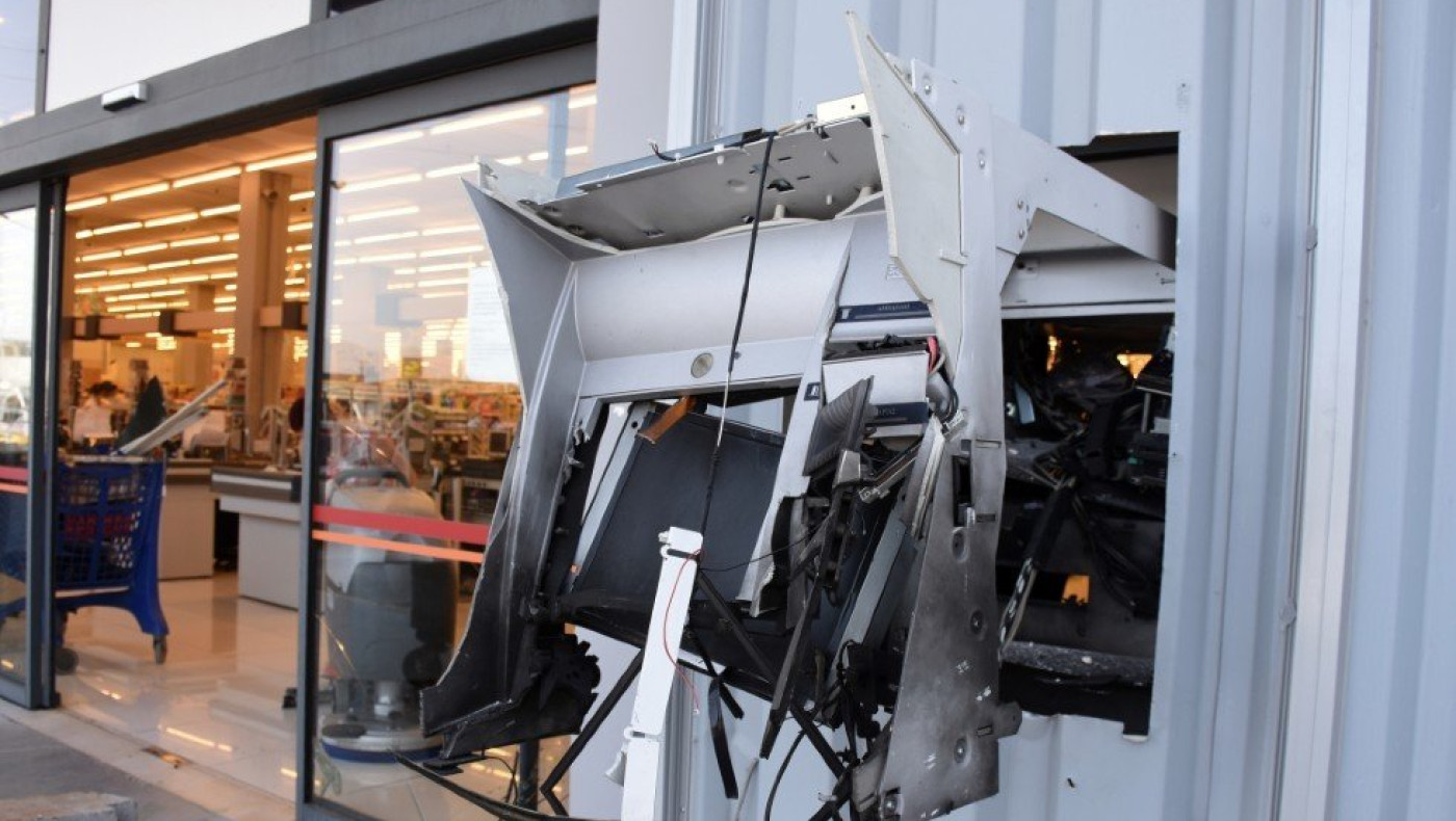 Θεσσαλονίκη: Φωτιά σε ΑΤΜ από το οποίο διαρρήκτες άρπαξαν χρήματα