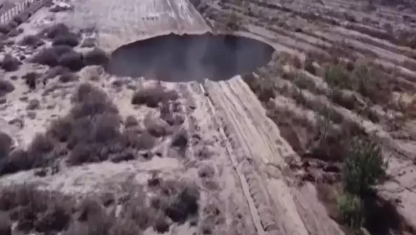 Πελώρια μαύρη τρύπα εμφανίστηκε στη Χιλή και προβληματίζει τους επιστήμονες