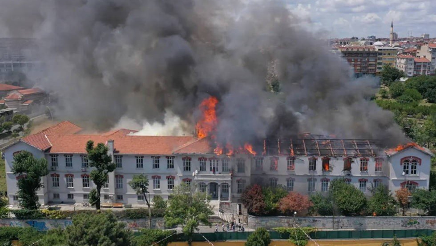 Καταστροφική φωτιά στο ελληνικό νοσοκομείο στην Κωνσταντινούπολη