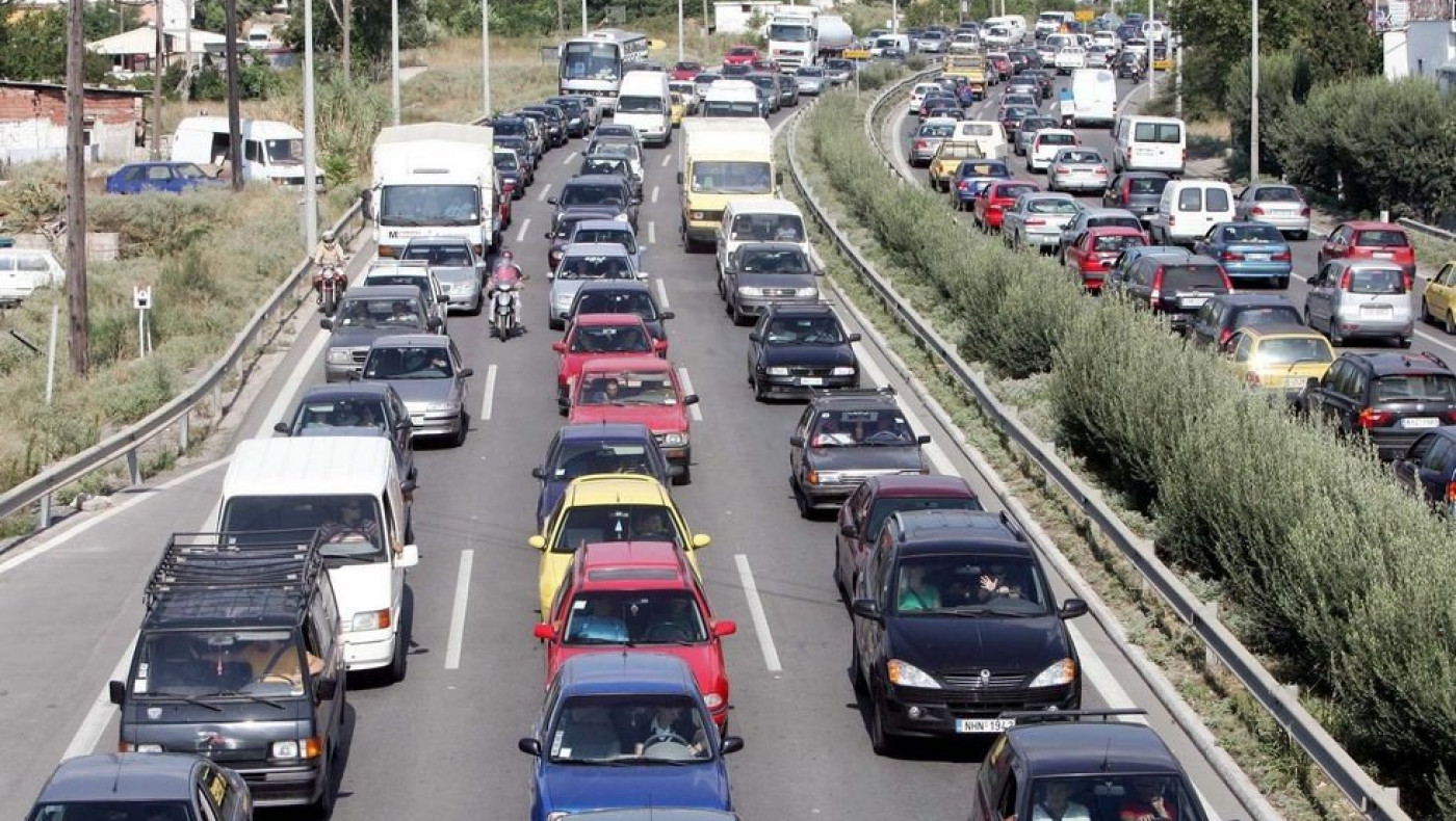 Θεσσαλονίκη-Περιφερειακός: Μεγάλο μποτιλιάρισμα από τροχαίο και καραμπόλα με 6 αυτοκίνητα