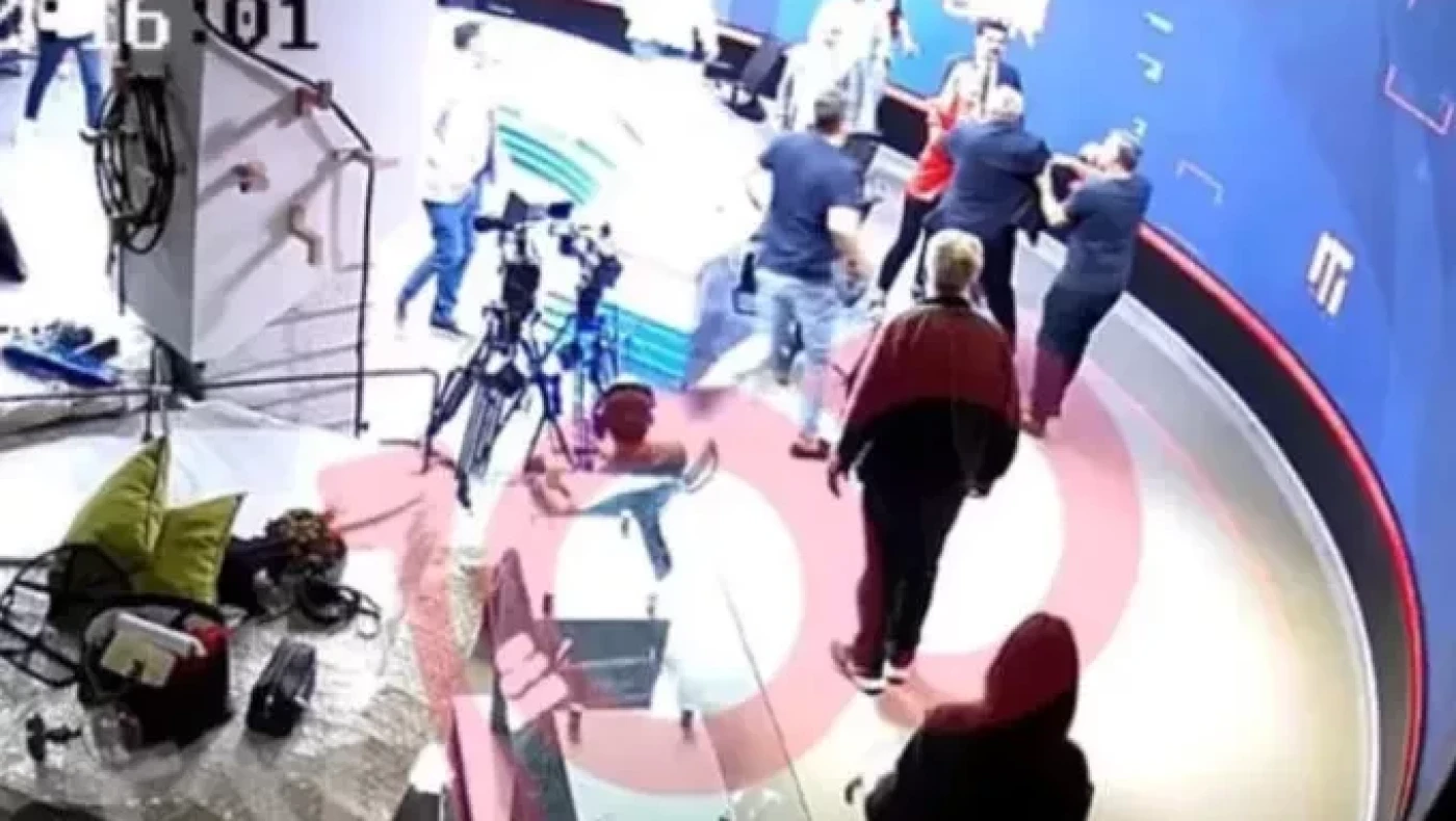 Τουρκία: Βουλευτής ξυλοκόπησε άγρια δημοσιογράφο on air