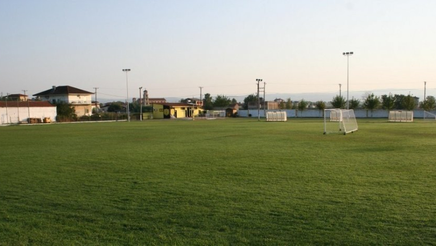 Εδωσε τα χέρια με Άρη Καβαλαρίου 