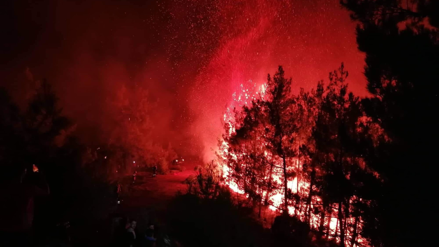 Θάσος: Ενισχύονται οι δυνάμεις πυρόσβεσης για να τεθεί υπό έλεγχο η πυρκαγιά