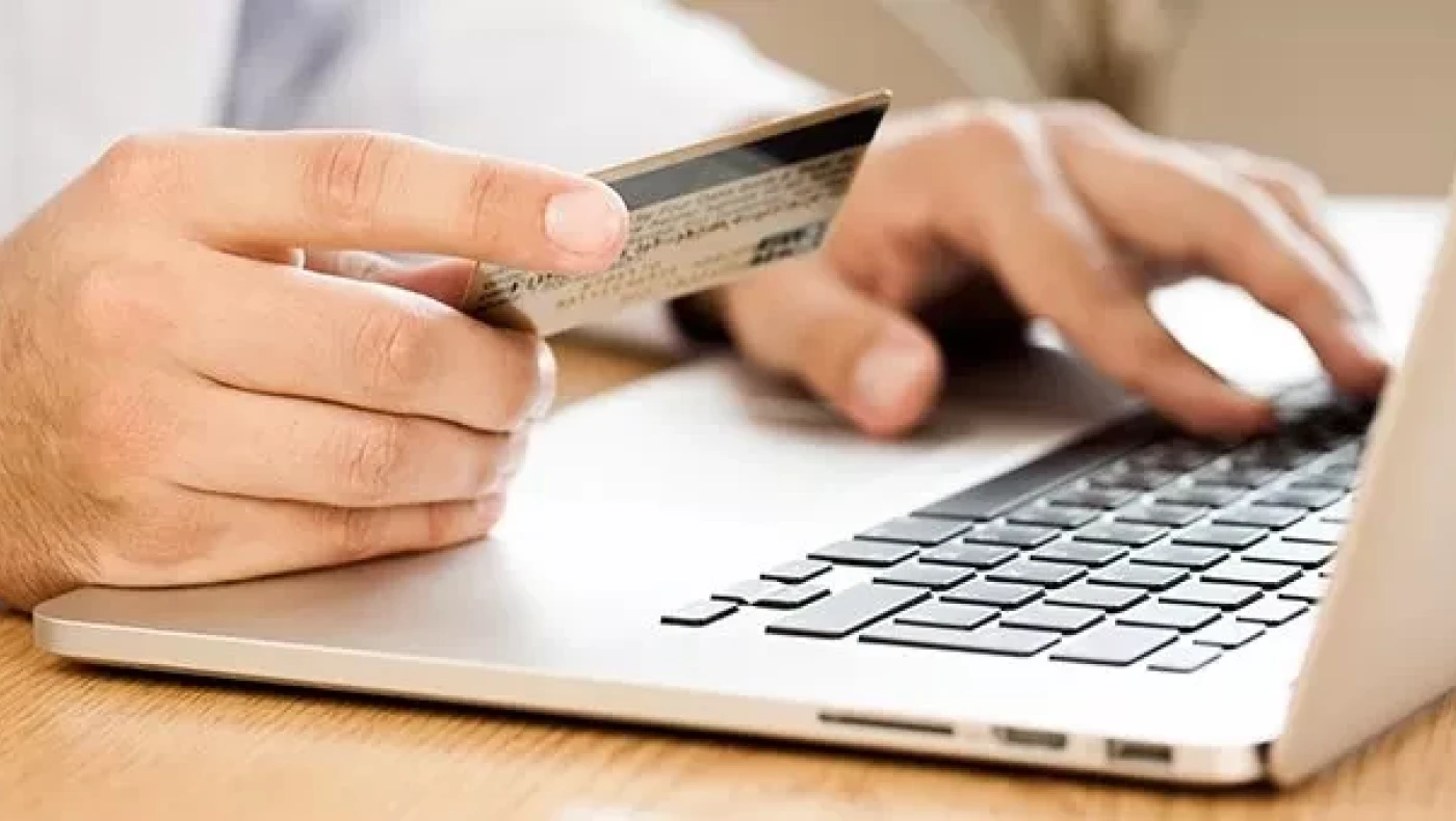 Σχέδιο για «έξυπνα» επιδόματα σε προπληρωμένη κάρτα