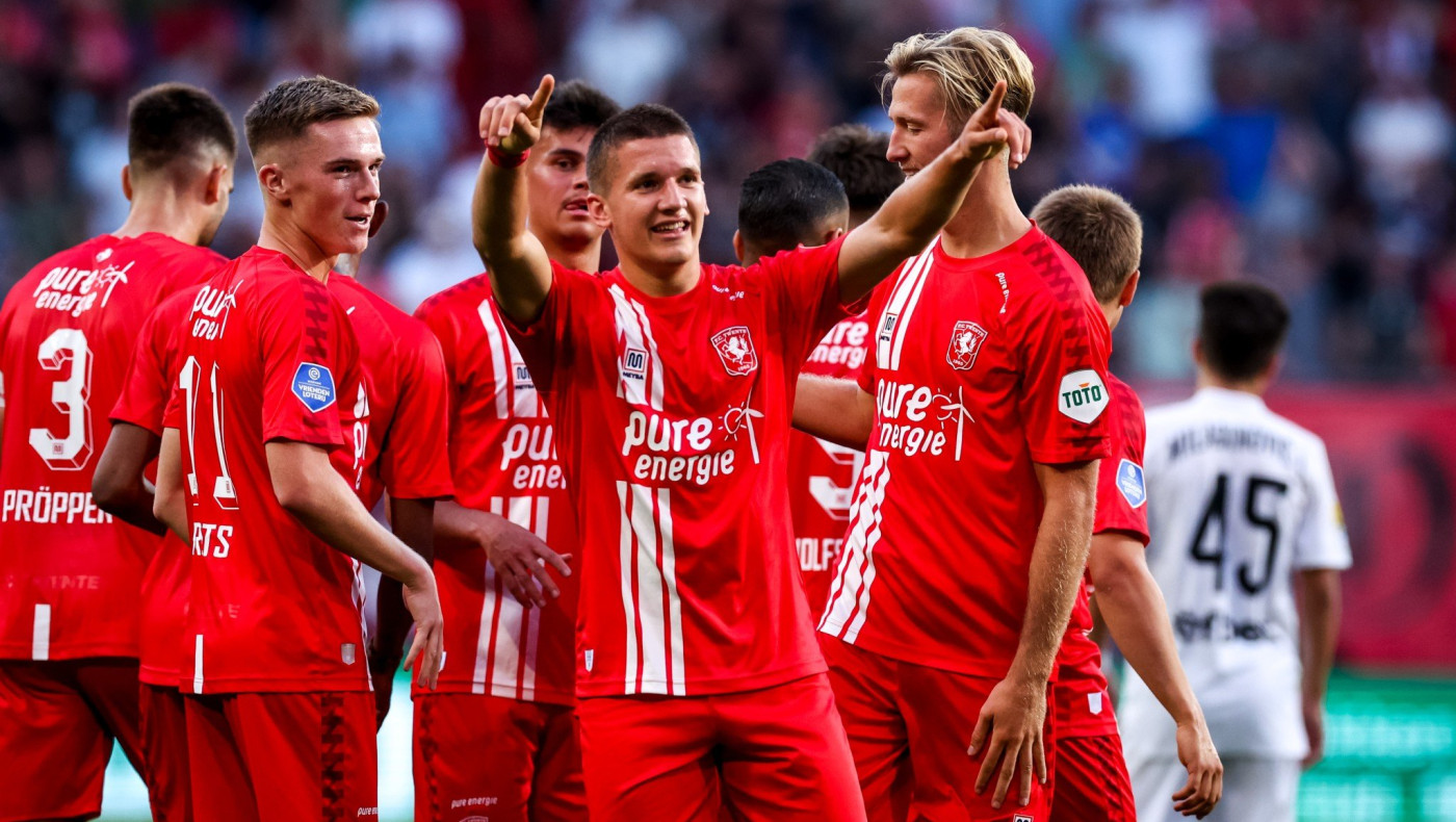 Γελούσαν και τα... αυτιά του προπονητή του Τζόλη μετά το δεύτερο γκολ