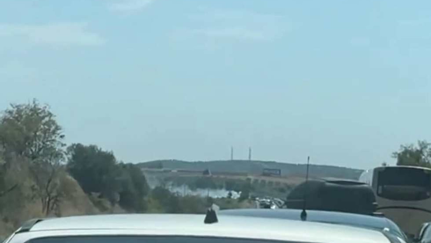 Μεγάλο μποτιλιάρισμα στη Μουδανιών στο ρεύμα προς Χαλκιδική από φλεγόμενο όχημα