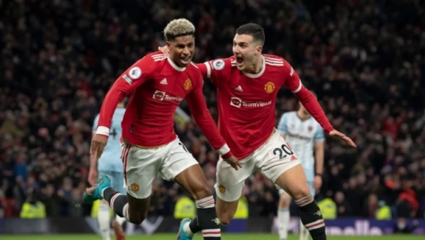 Τεράστια νίκη για Μάντσεστερ Γιουνάιτεντ, 2-1 τη Λίβερπουλ