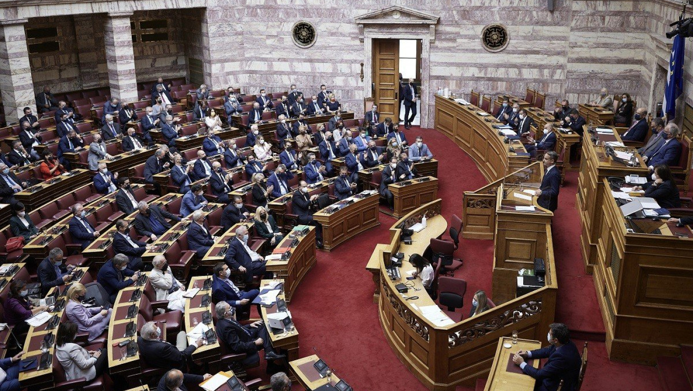 Βουλευτές έβγαζαν σέλφι κι έκαναν stories στα social media μέσα στη Βουλή