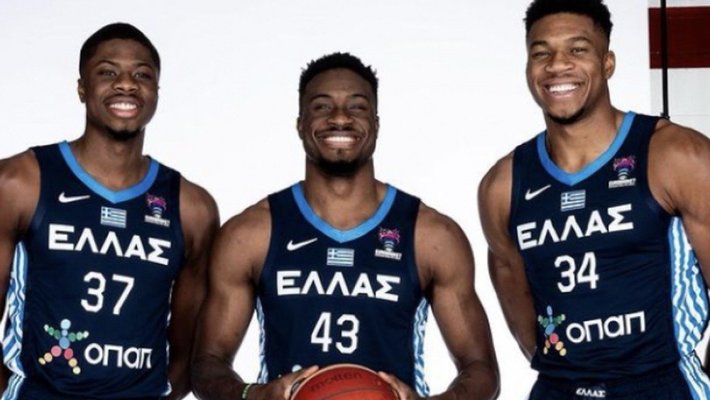 Εθνική Ελλα΄δος: Η οικογενειακή φωτογραφία των Antetokounbros λίγο πριν την πρεμιέρα