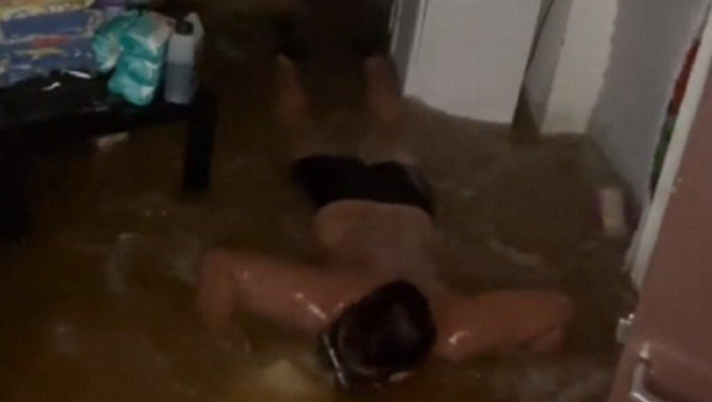 Θεσσαλονίκη: Έψαχνε το τσίπουρο σε πλημμυρισμένο σπίτι!