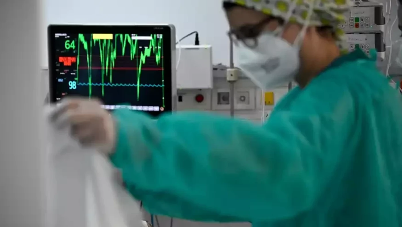 ΕΣΥ: Ιατρείο και χειρουργεία σε ιδιωτικές κλινικές από γιατρούς του Δημοσίου