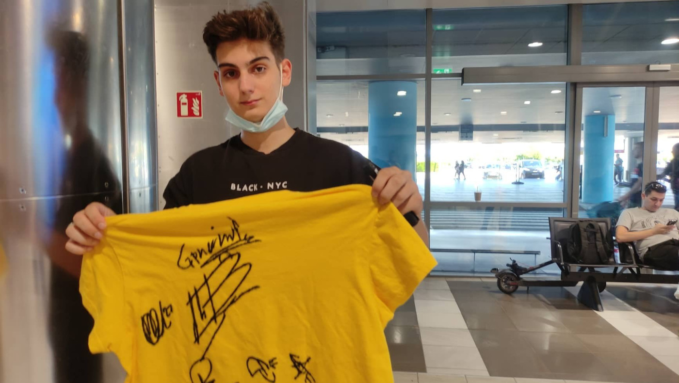 Άρης: Οπαδός συλλέγει υπογραφές των νέων αποκτημάτων