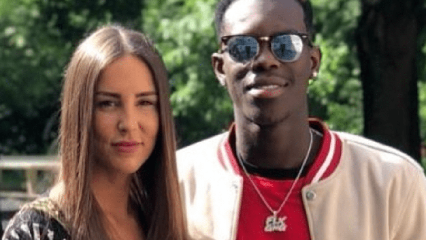 Ντένις Σρέντερ: Αυτή είναι η κούκλα σύντροφος του