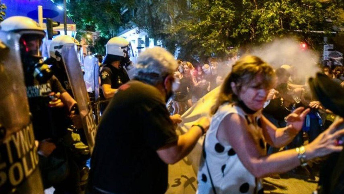 Μεγάλη πορεία, χημικά και συλλήψεις το βράδυ στα Εξάρχεια