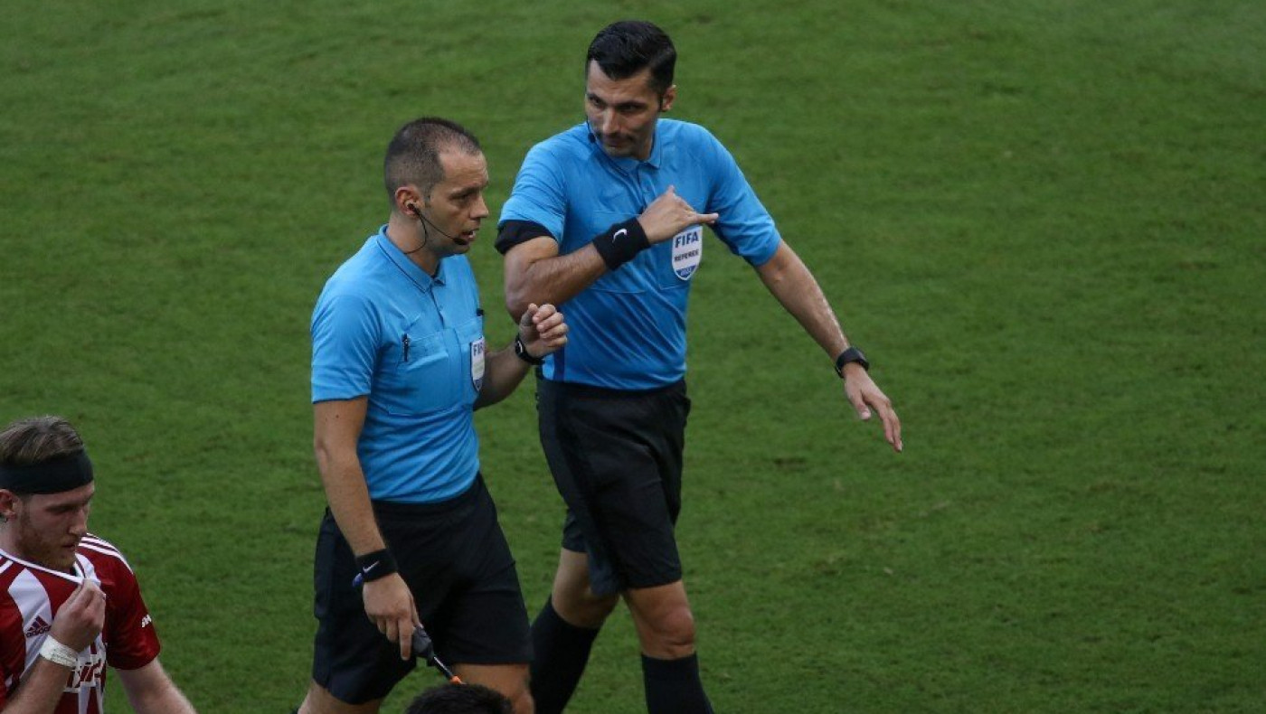 Απίστευτα προκλητικός ο Σπάθας στο MEGA: «Δύο πέναλτι υπέρ του Ολυμπιακού και πάνω από 10´ καθυστέρηση»