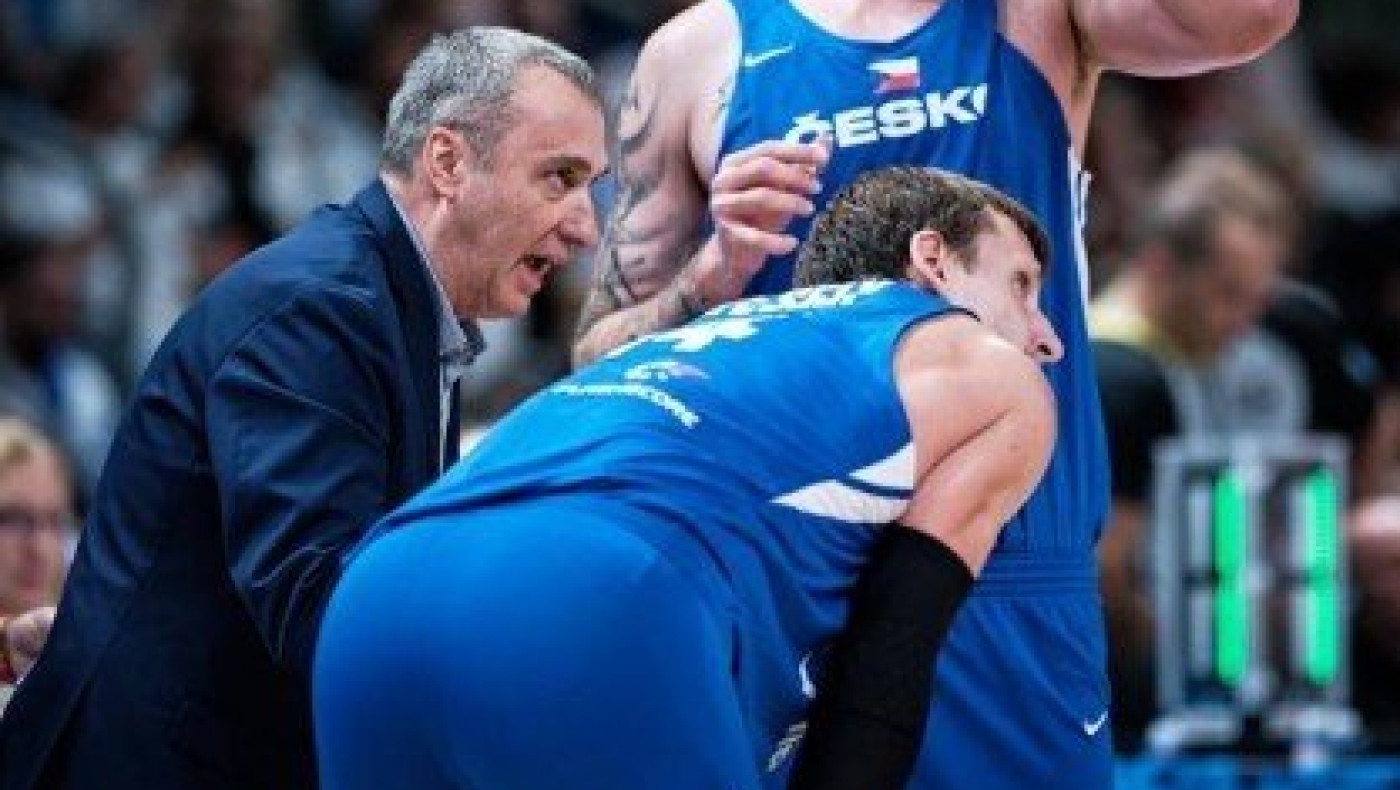 ΜΜΕ Τσεχίας: «Η διαιτησία αντιμετώπισε τον Γιάννη σαν σταρ, δεν ήθελε η FIBA να αποκλειστεί η Ελλάδα»