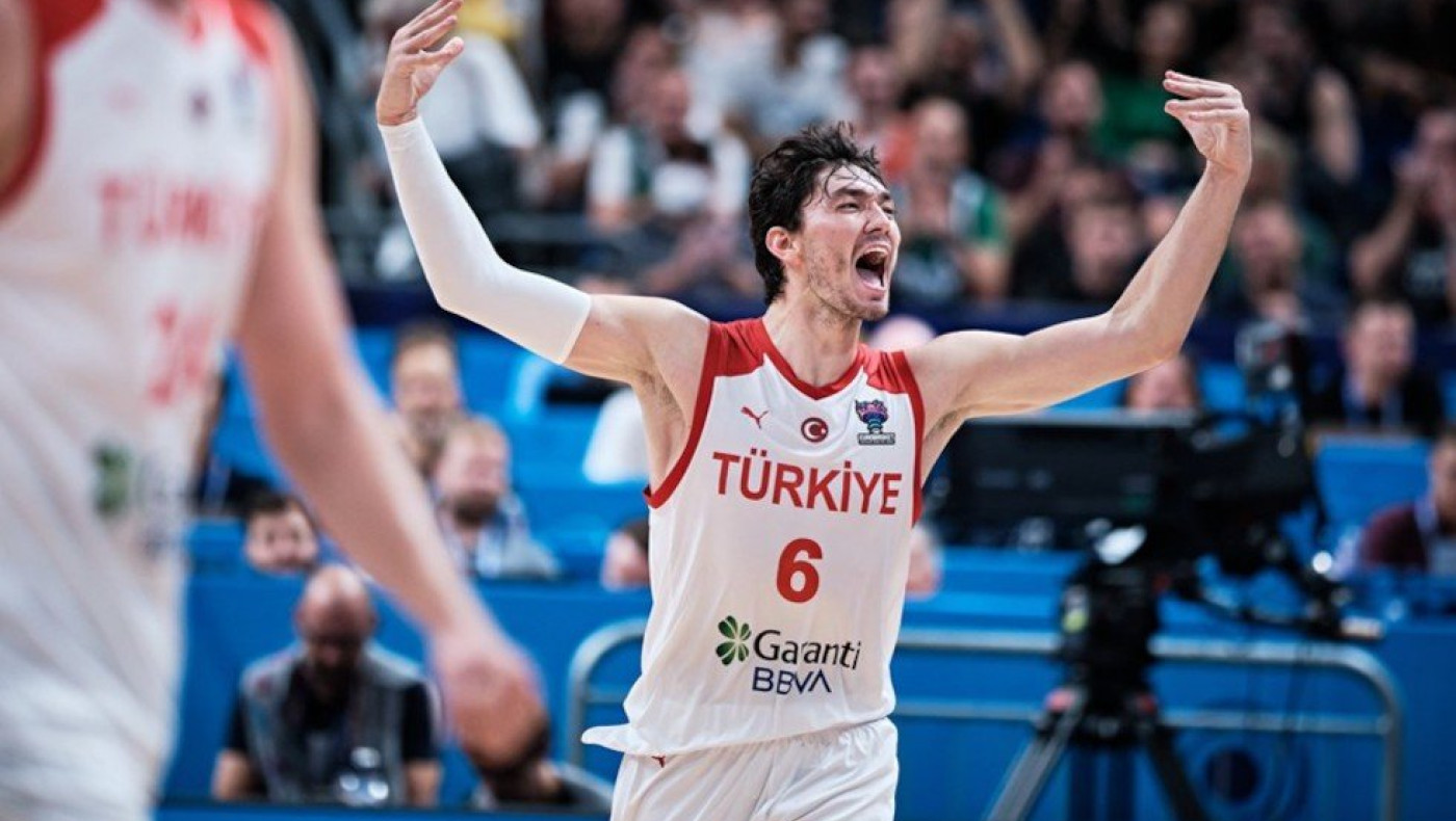 Eurobasket 2022: Αιχμές από τη σύντροφο του Οσμάν στον Τουντσέρ