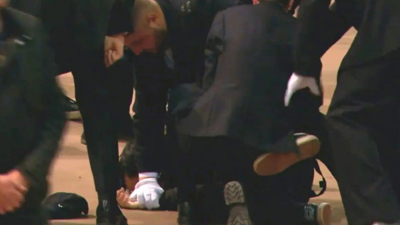 Βασίλισσα Ελισάβετ: Συνελήφθη άνδρας που άγγιξε το φέρετρο της