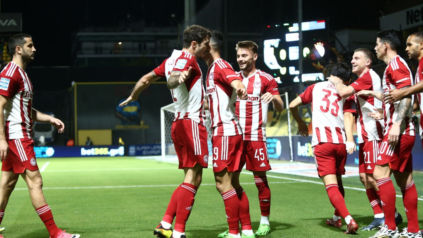 Γκολ για Ολυμπιακό με Μασούρα, φωνάζει για φάουλ στην αρχή της φάσης ο Άρης (vid)