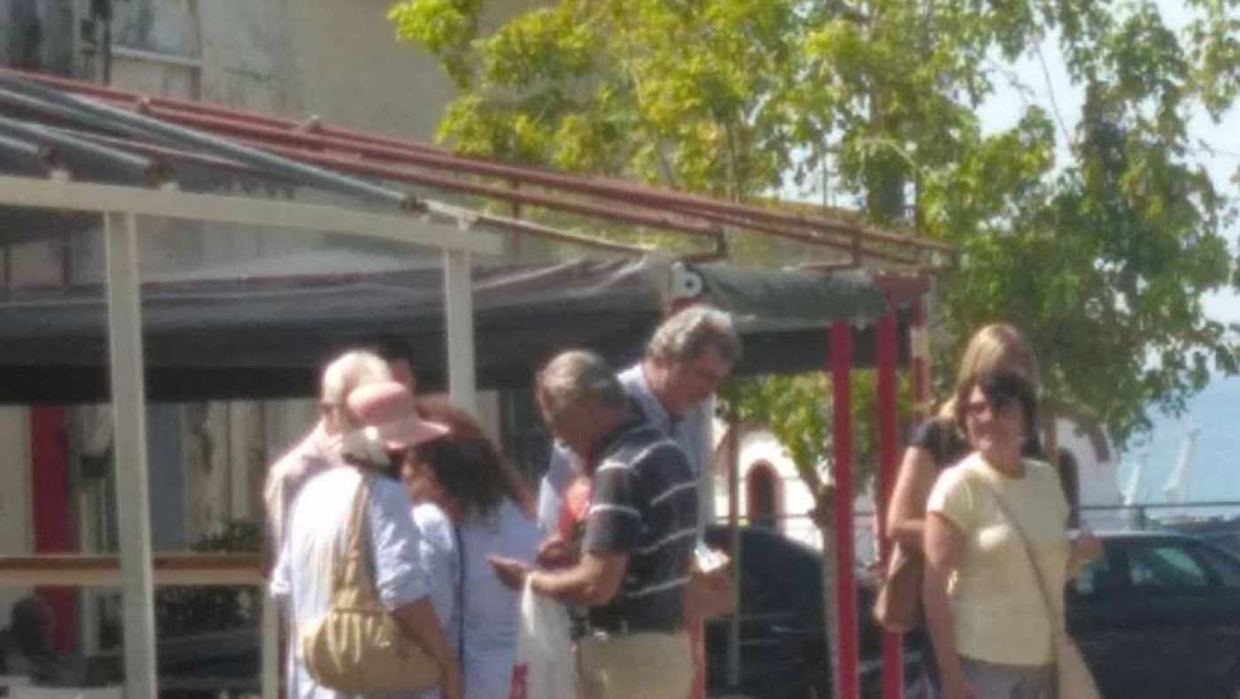 Ο Παύλος Πολάκης στη Μηχανιώνα - Φραστικό επεισόδιο Αυγέρη με πολίτη