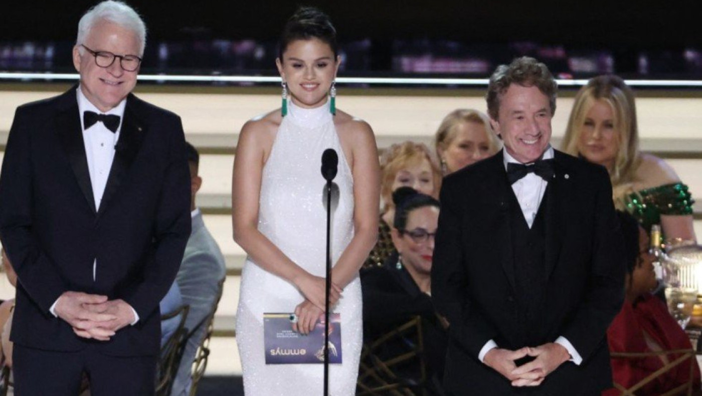 Σελένα Γκόμεζ: Ανέβηκε το φόρεμα της και κανείς δεν της το είπε