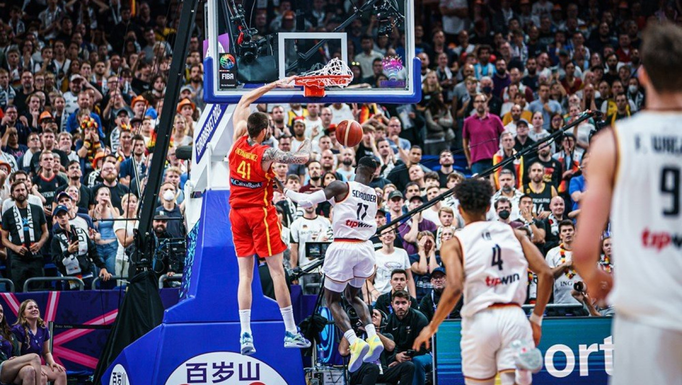 H πιο πετυχημένη σε όλες τις ηλικίες χώρα, η Ισπανία, αποδόμησε τη Γερμανία! Εμείς καναπέ…