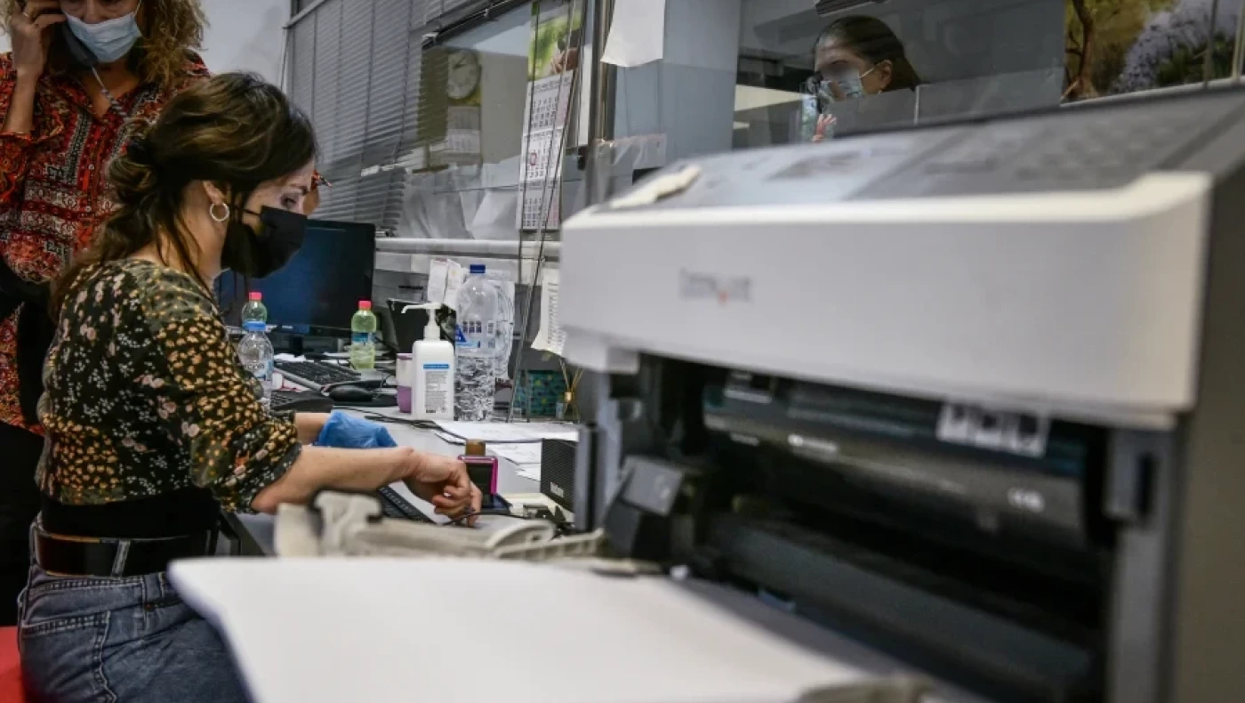 Δημόσιοι υπάλληλοι: Νέα διάταξη ανοίγει το παράθυρο για σύνταξη ακόμα και στα 56