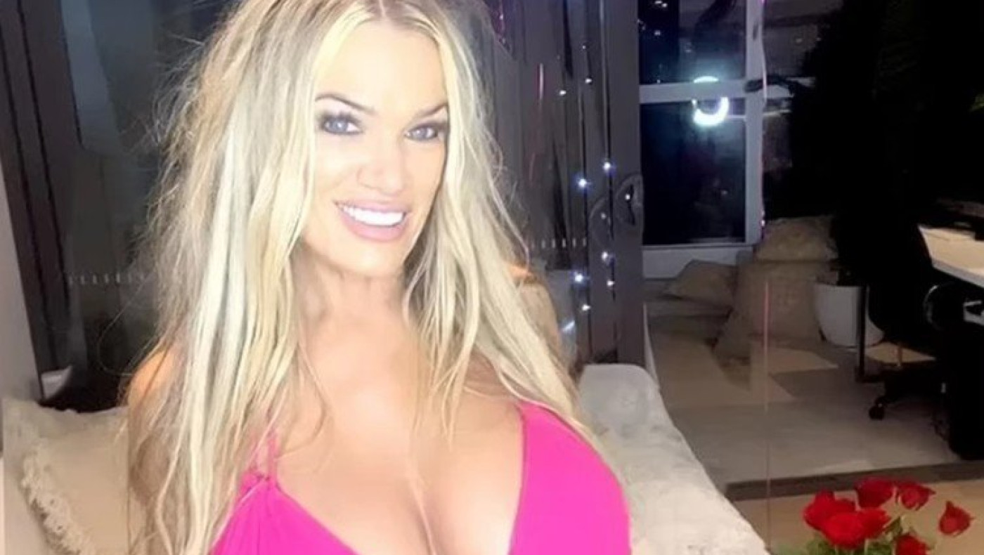 Η «καυτή γιαγιά» γιόρτασε τα 52α γενέθλιά της (pics)