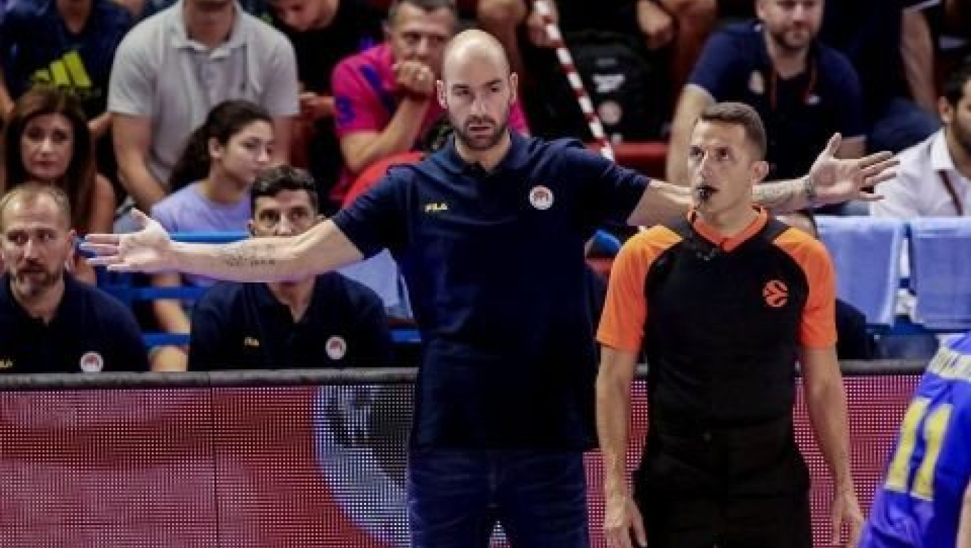 «Εκτός εαυτού» ο Σπανούλης: Ξέσπασε κάνοντας κομμάτια το πινακάκι του