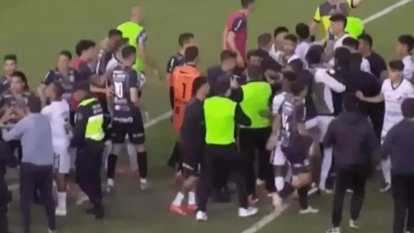 Αργεντινή: Ξύλο χωρίς τέλος μεταξύ παικτών σε παιχνίδι της τρίτης κατηγορίας!