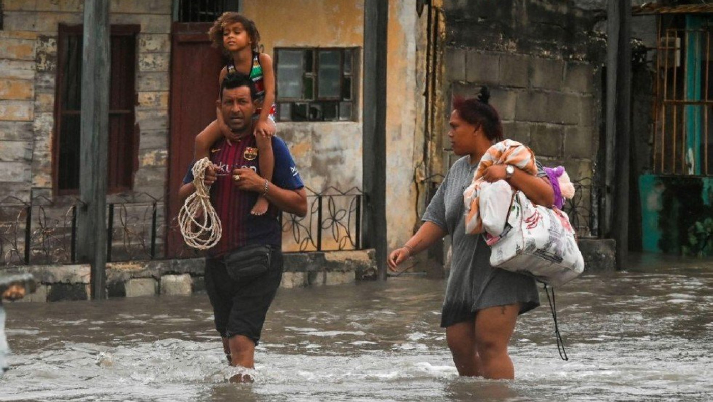 Ο τυφώνας Ίαν «χτυπάει» τις ΗΠΑ - Συγκλονιστικό βίντεο
