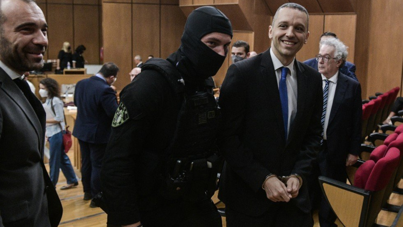 Δίκη Χρυσής Αυγής: Χειροκροτήματα σε Κασιδιάρη - «Μαζέψτε τους φασίστες ρε!»