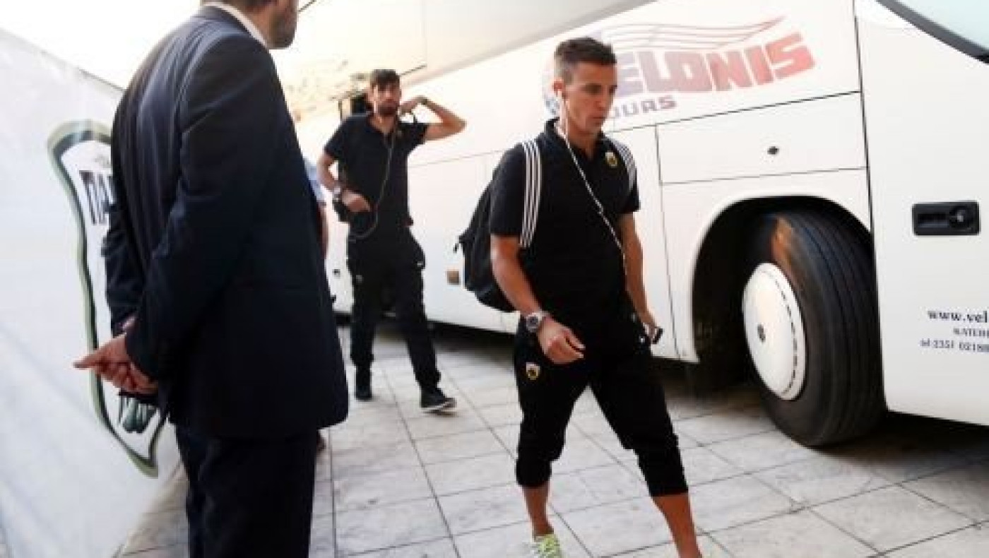 Η άφιξη της ΑΕΚ στην Τούμπα (videos)