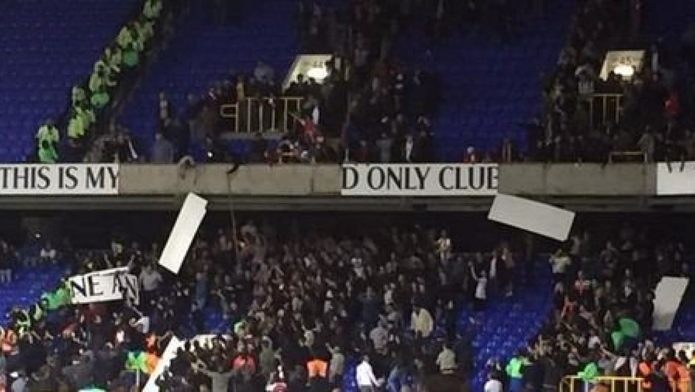 «Κάφροι» της Άρσεναλ κατέστρεψαν τις πινακίδες του «Γουάιτ Χαρτ Λέιν»