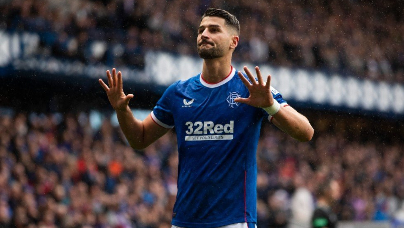 Στο κλαμπ των παντρεμένων και ο Τσόλακ (Pic)