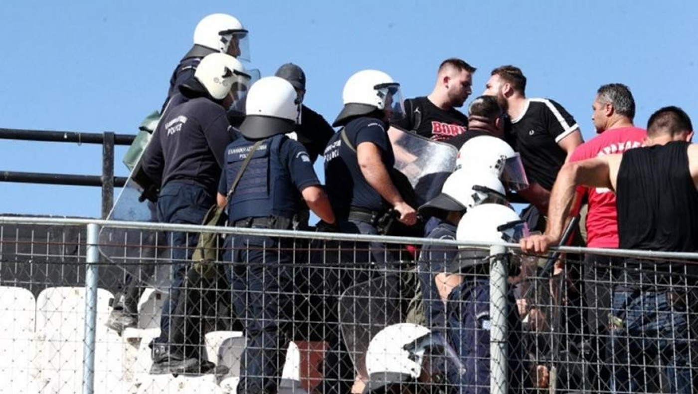 «Απόπειρα εισβολής και πέτρες οπαδών του Ολυμπιακού σε θύρα με οικογένειες»