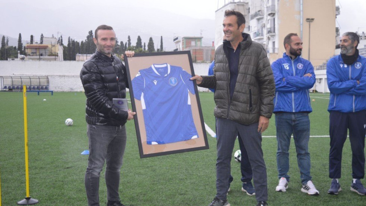 Αποθεώθηκε και βραβεύτηκε ο Σαλπιγγίδης στον Βόλο