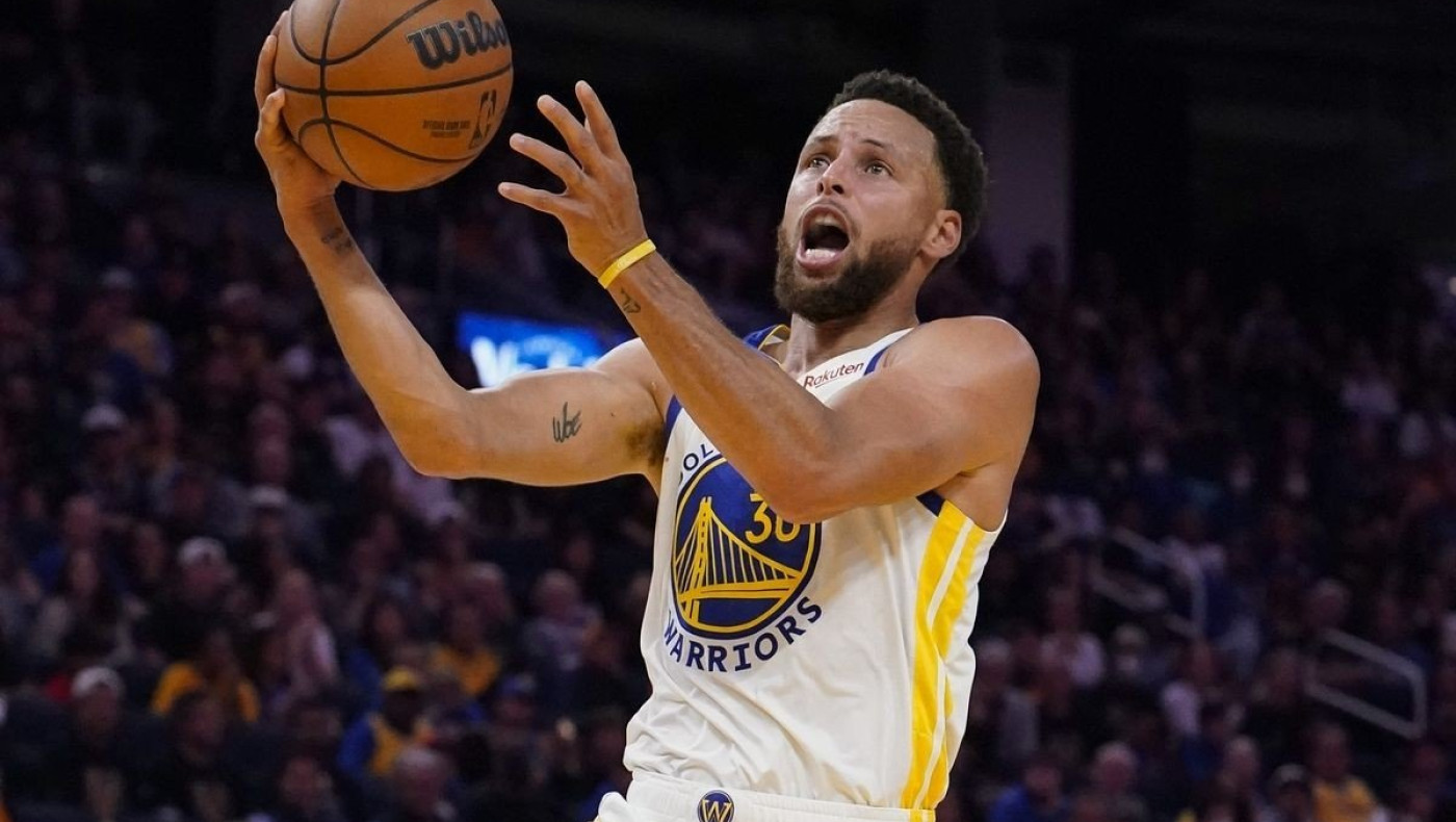 NBA: Πάρτι από τους Γουόριορς, Τέιτουμ και Μπράουν εκτέλεσαν τους Σίξερς