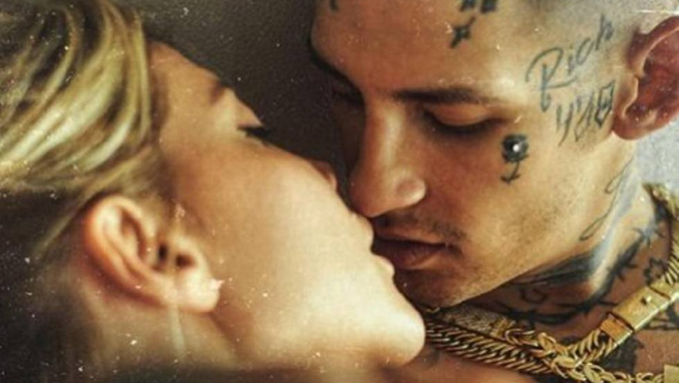 Η Γουάντα Νάρα σε... καυτό τετ-α-τετ με 13 χρόνια νεότερο τραγουδιστή