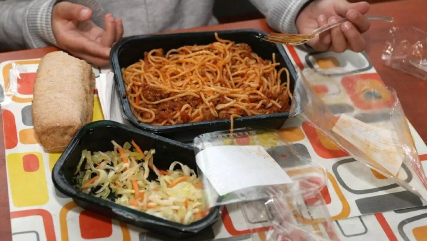 Βρετανία: Σχεδόν τα μισά νοικοκυριά παραλείπουν γεύματα εξαιτίας της ακρίβειας