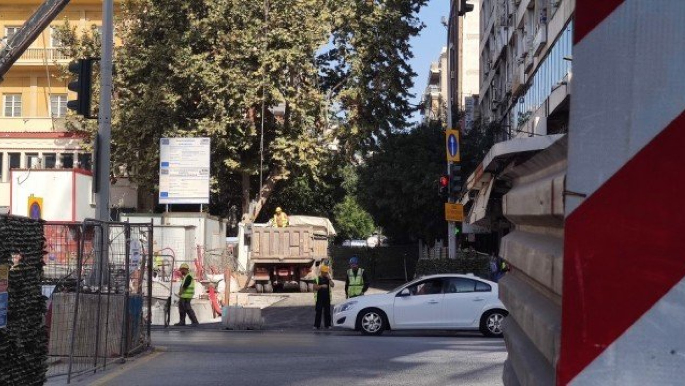 Θεσσαλονίκη: Ανοίγει και πάλι η Βενιζέλου- Απομακρύνονται οι λαμαρίνες