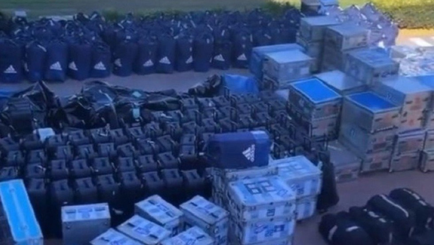 Αργεντινή: Εξοπλίζουν τον Μέσι και την παρέα του με... μια νταλίκα προμήθειες