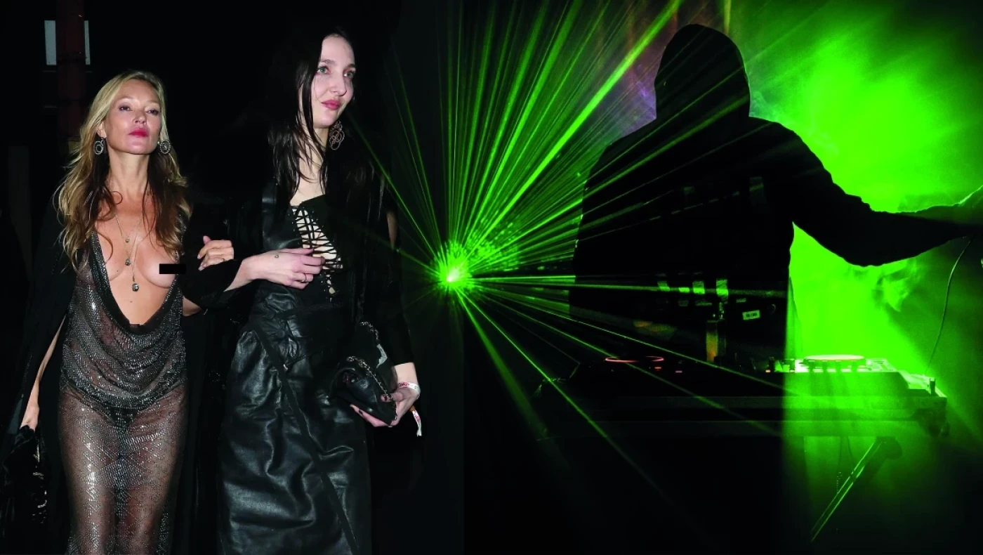 Η Κέιτ Μος στα 48 της με... αχανές ντεκολτέ και χωρίς σουτιέν σε πάρτι στο Λονδίνο